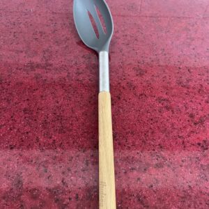 Set-de-6-utensillos-con-mango-de-madera-con-vaso-giratorio-9.jpg
